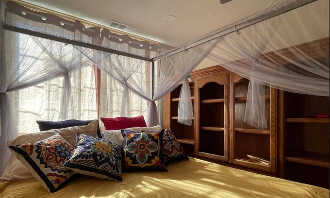 Hesperia House | Desert Dream Cabin Amazing Guest House