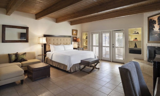 Borrego Springs Hotel | Desert Resort Haven: Elegant Dining, Multiple Pools & Pet-Friendly Spaces