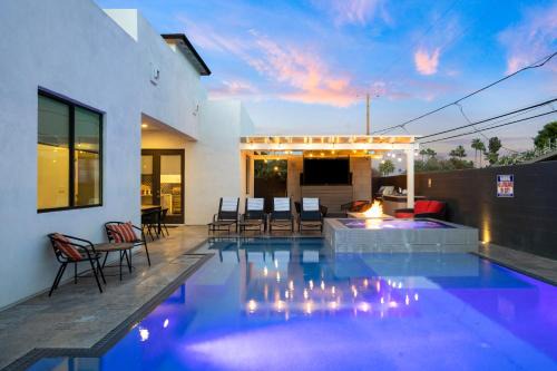 Southwest Village House | Desert Sky Luxury Pool & Spa Walk To Old Town!