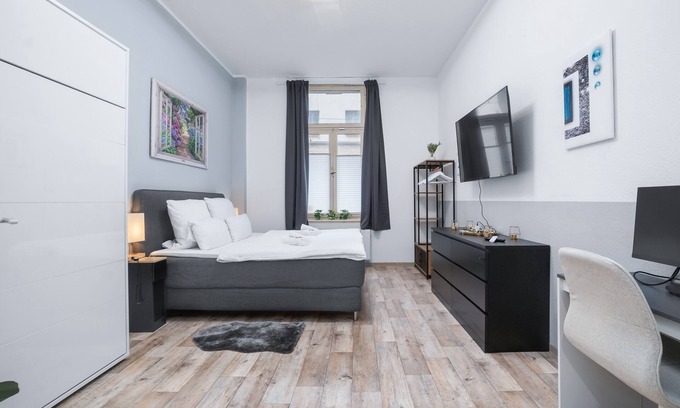 Ruhrort Apartment | Design loft, fully equipped, terrace, 2 min Duisburg central station