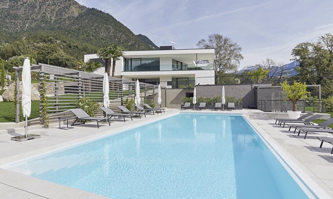Lagundo Apartment | Design suite with spectacular views of the surrounding mountains