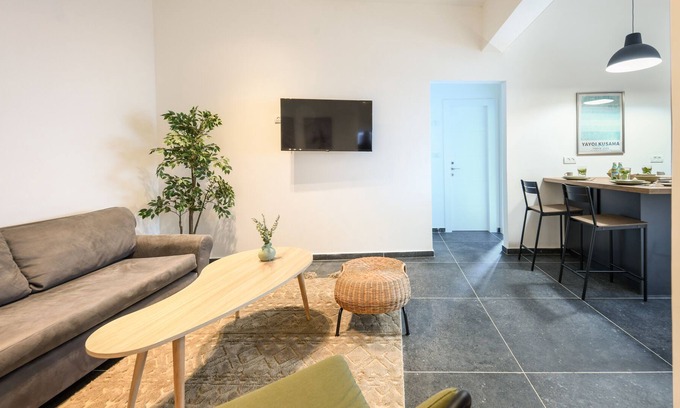 Netanya Apartment | Designed 3 Bedroom Apartment in Frenkel