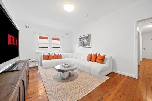 Bellevue Hill Apartment | Designer 3BR Flat Close to Bondi