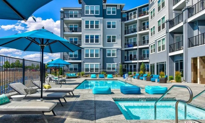 Sparks Apartment | Designer Apt With Jacuzzi Walk To Casino Imax