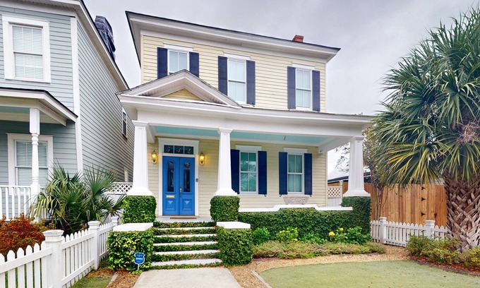 Dixon Park House | Designer home in Historic District with upscale kitchen