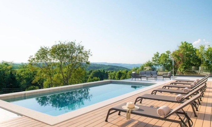 Sumber Villa | Designer Villa La Guardia wt pool, sauna, jacuzzi