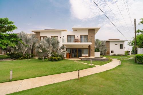 Monterrico Villa | Designer Villa with Private Jacuzzi