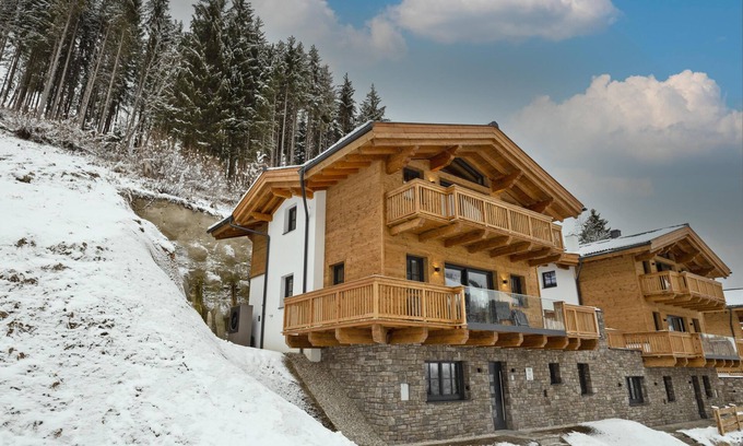 Muehlbach Am Hochkoenig Ski Chalet | Detached luxury chalet with sauna and ski room