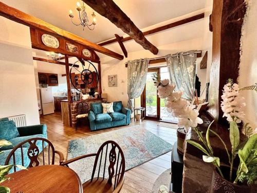 Usk House | Detached ONE LEVEL stone barn (Rowan Cottage)