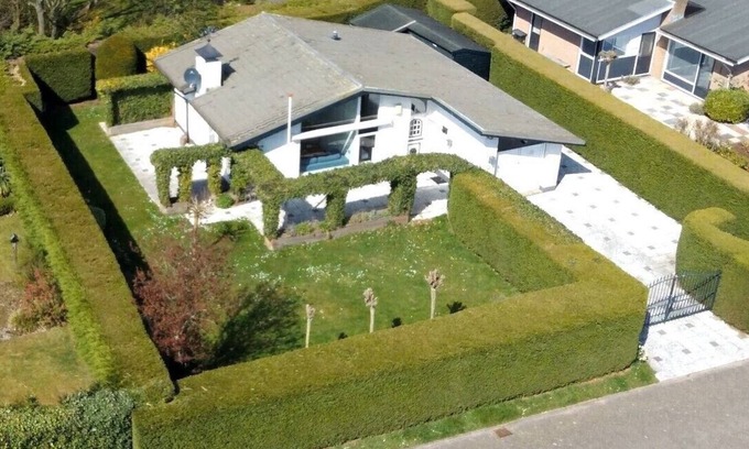 Scharendijke House | Detached renovated holiday home on enclosed grounds