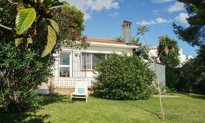 Urbanizacion Costabella House | Detached vacation home for 4 people with garden - close to the beach!