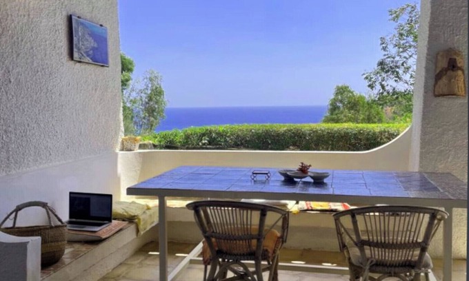 Eden Rock House | Detached vacation home with sea views and close to the beach in a large garden