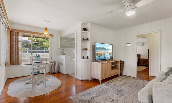 Diamond Head - Kapahulu - St. Louis House | Diamond Head | Walkable | AC, WD, Kitchen, Parking