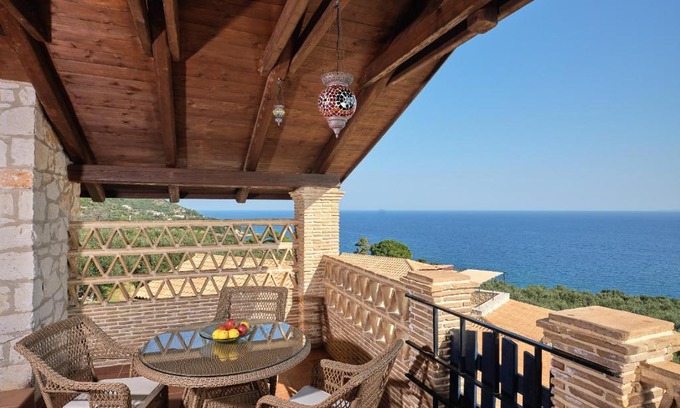 Xirokastello Villa | Diamond Suites