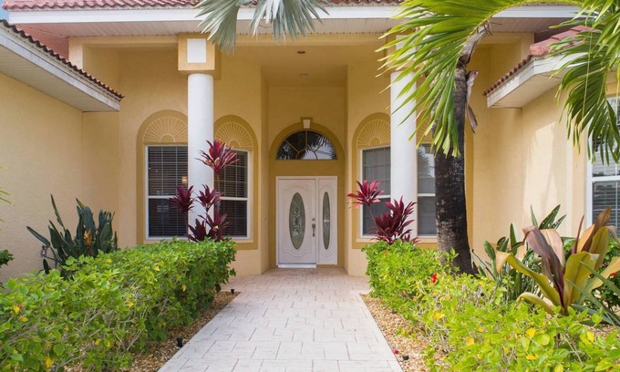 Caloosahatchee Villa | Direct Gulf access, Pool, Grill, Pool Bar, Western Exposure, TV,