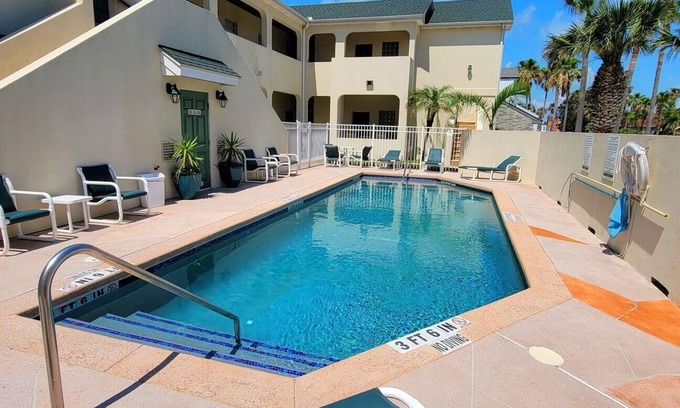 South Padre Island Condo | Directly across street from beach - pool - new remodel - sleeps 8
