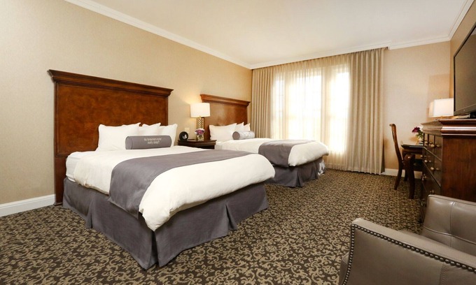 Rochester Hotel | Discover Boutique Rochester: 3 English-styled Rooms Steps from Historic Downtown