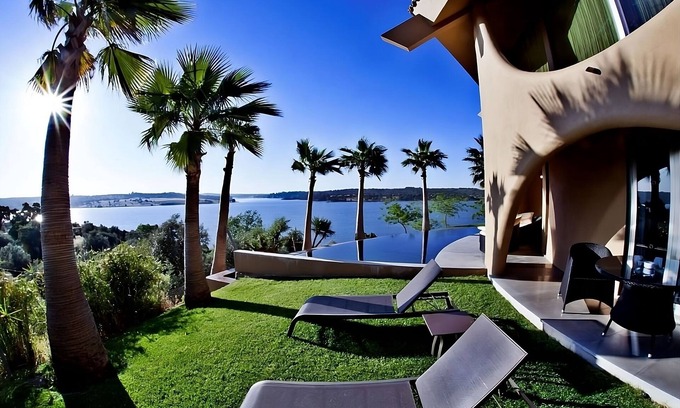 Ponte de Sor House | Discover More of Montargil! Private Balcony, Swimming Pool, Free Parking!