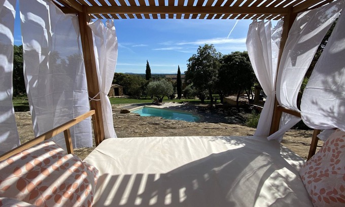 Beaumes-de-Venise Villa | Discover our charming mas with swimming pool for rent in Provence.