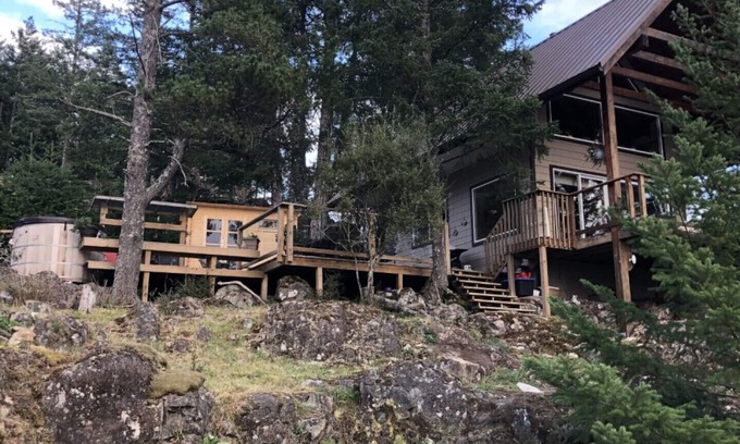 Quadra Island House | Discovery Passage from Copper Bluffs!