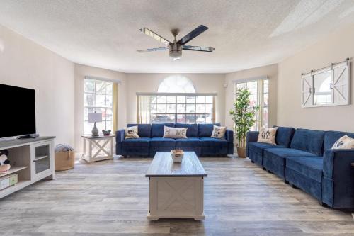 Kissimmee Apartment | Disney Family Fun & Swim