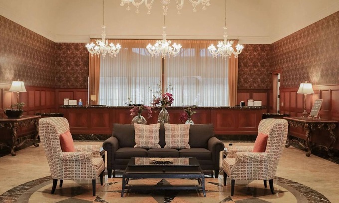 Rochester Hotel | Dive into the Heart of Rochester: 2 Elegant Rooms Near Boutiques & Eateries