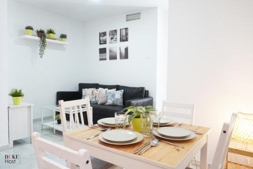 Feria Apartment | Divina Enfermera Apartments