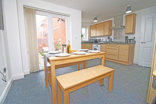 Newport Apartment | Dock House - 5 Bedroom House - Sleeps 7