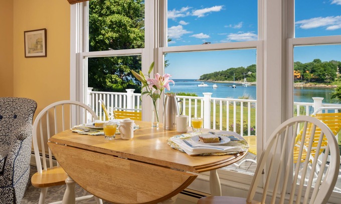 York Hotel | Dockside Guest Quarters & Restaurant