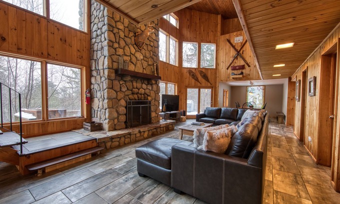 Jay House | Doe-A-Deer Chalet in Jay NY Perfect for Large Groups Close to Whiteface Mountain