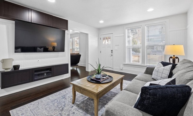 North End House | DOG FRIENDLY! EPIC Hyde Park Location! Remodeled 1940 Bungalow | Back Deck w/Shade & Dining Table