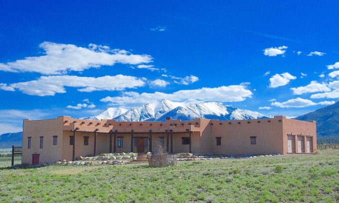 Buena Vista House | Dog Friendly- Hacienda Vista- Come Relax and Enjoy the Views!