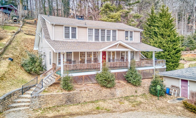 Lake Junaluska Cabin | Dog-friendly home with updated kitchen, central AC, washer/dryer & large porch