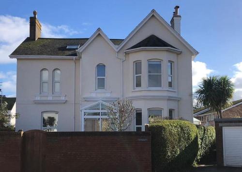 Exmouth House | Dog friendly home close to the beach and the town