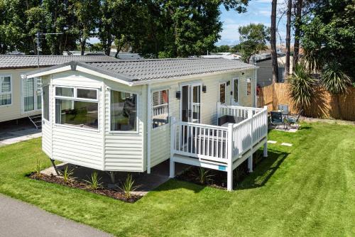 Prestatyn House | Dog Friendly Lovely Caravan by Beach Prestatyn N Wales 6 Berth Read full Host details before booking Mon in to Fri out Fri in to Mon out Mon to Mon Fri to Fri ONLY