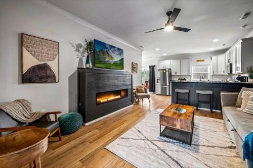 Sevierville House | *Dog Friendly*Modern home-Minutes to Dollywood, Gatlinburg, Smoky Mountains & Pigeon Forge!