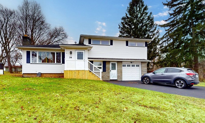 Rochester House | Dog-friendly private home with large yard, well-equipped kitchen, W/D, & AC