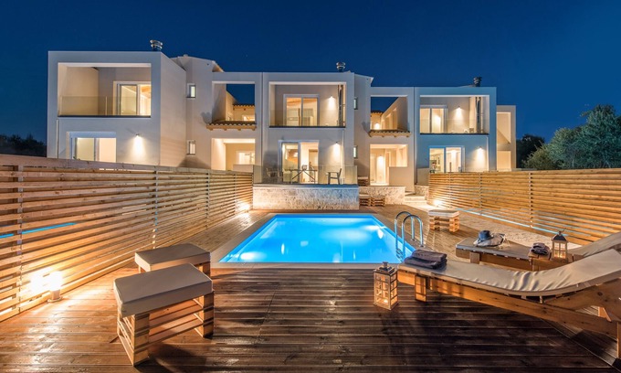 Psarou Villa | Dolce Luxury Suites Villas with private swimming pool 50 meters to the beach