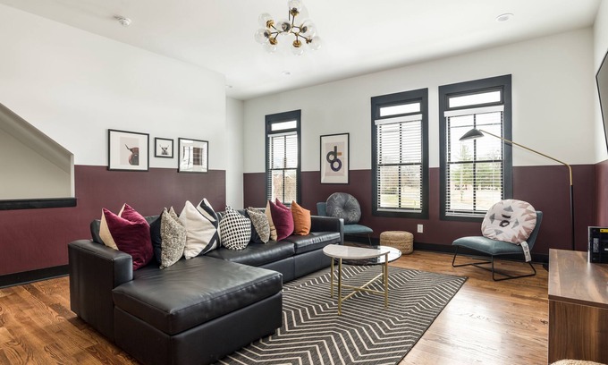 Germantown House | Dolly & Underwood by AvantStay | 2 Unit Buyout w/8BR in Heart of Nashville