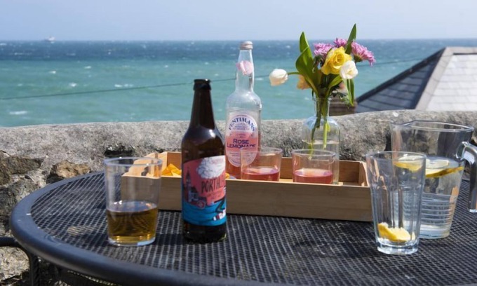 Coverack Cottage | Dolor Cottage just a few yards away from the beach