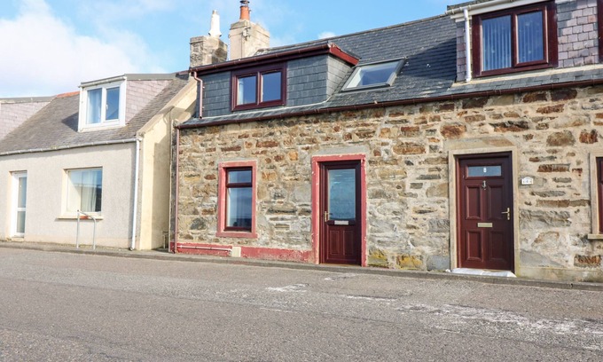 Banff Cottage | DOLPHIN COTTAGE, pet friendly, character holiday cottage in Banff