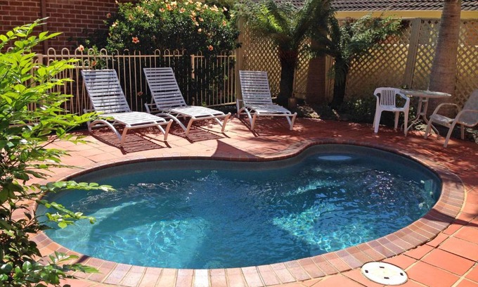 Vincentia Hotel | Dolphin Shores