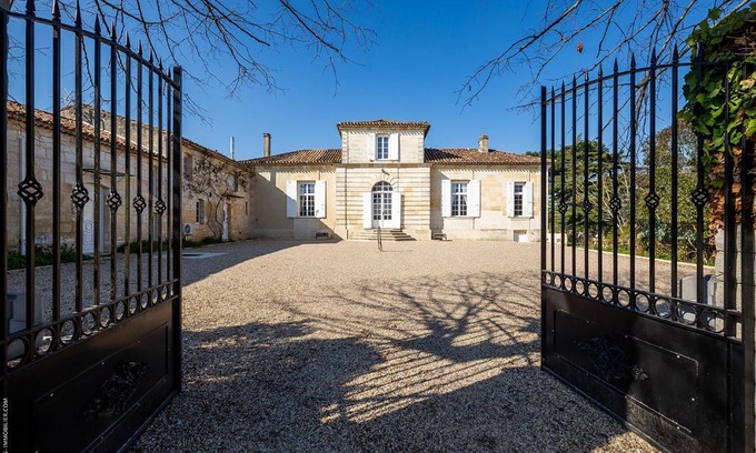 Ambares-et-Lagrave House | Domaine du chauvet