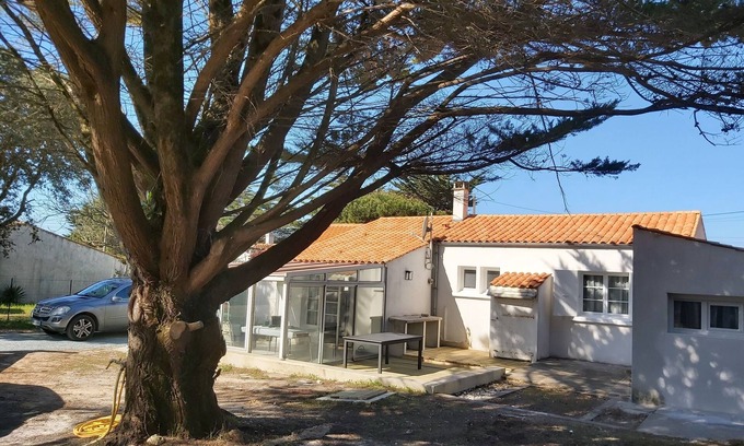 Domino House | DOMINO, renovated 4-bedroom house, 150 m from the small beach.