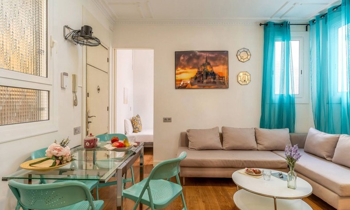 el Fort Pienc Apartment | Don't hesitate, this apartment is ideal for enjoying Barcelona with your family or colleagues. You'll find everything you need for a comfortable stay.This 90m2 apartment is extraordinarily well located, near metro and tram Monumental. You will stay in on