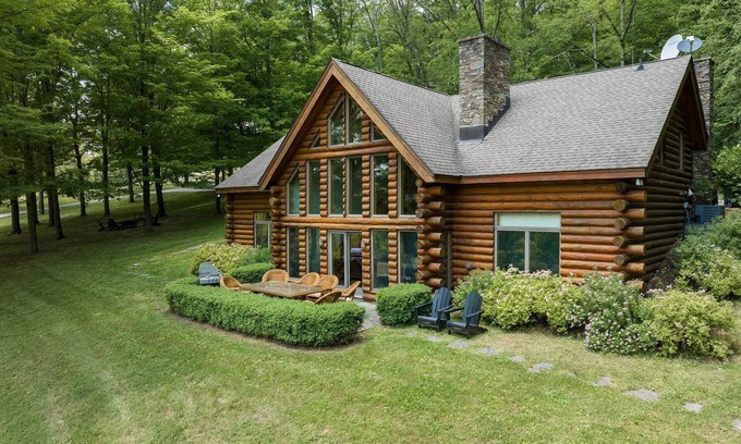 Ancram House | Doodletown Cabin: Pond—Outdoor Dining—Games Barn!