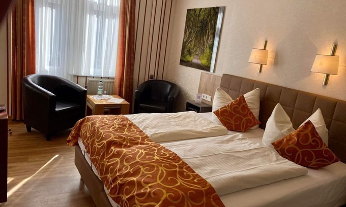 Bad Bertrich House | Doppelzimmer Erker mit Balkon - Hotel Haus Hohenzollern/haus Ambiente