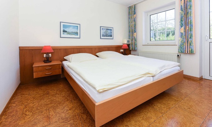 Esens Cottage | Doppelzimmer Nichtraucher Kategorie I - Doppelzimmer in der Hotel-pension Störtebeker