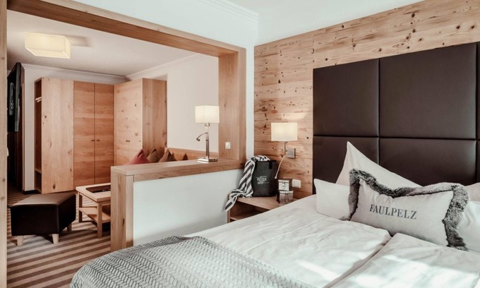Maurach House | Doppelzimmer Seeblick bis 2 Nächte Inkl. Frühstück - Hotel St. Georg zum See