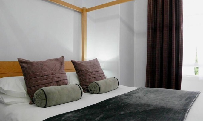 Mumbles Bed & Breakfast | Double Executive Room Ensuite@Norton House Hotel